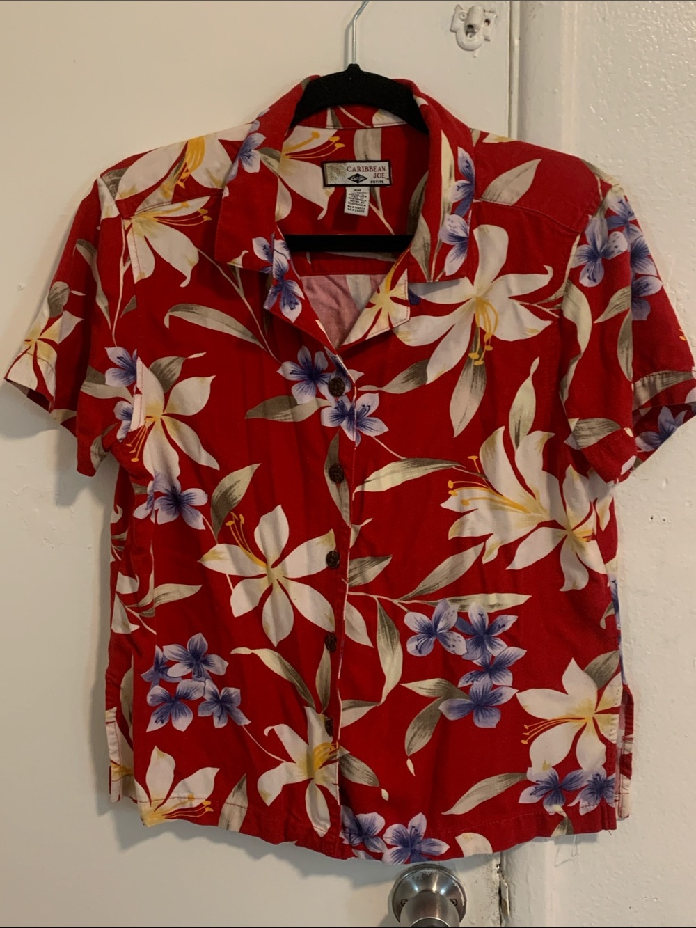 Women’s petite medium Caribbean Joe button up Hawaiian tee!